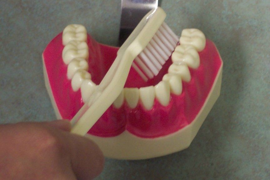 How to brush your teeth 1